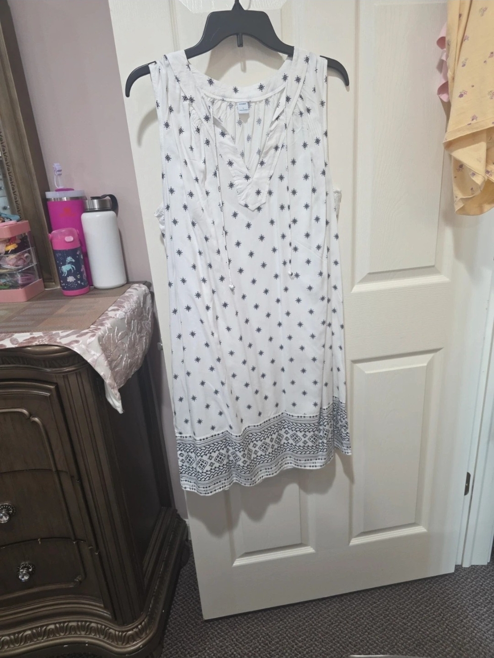 Old Navy White Sleeveless Chemise with Navy Geo Print